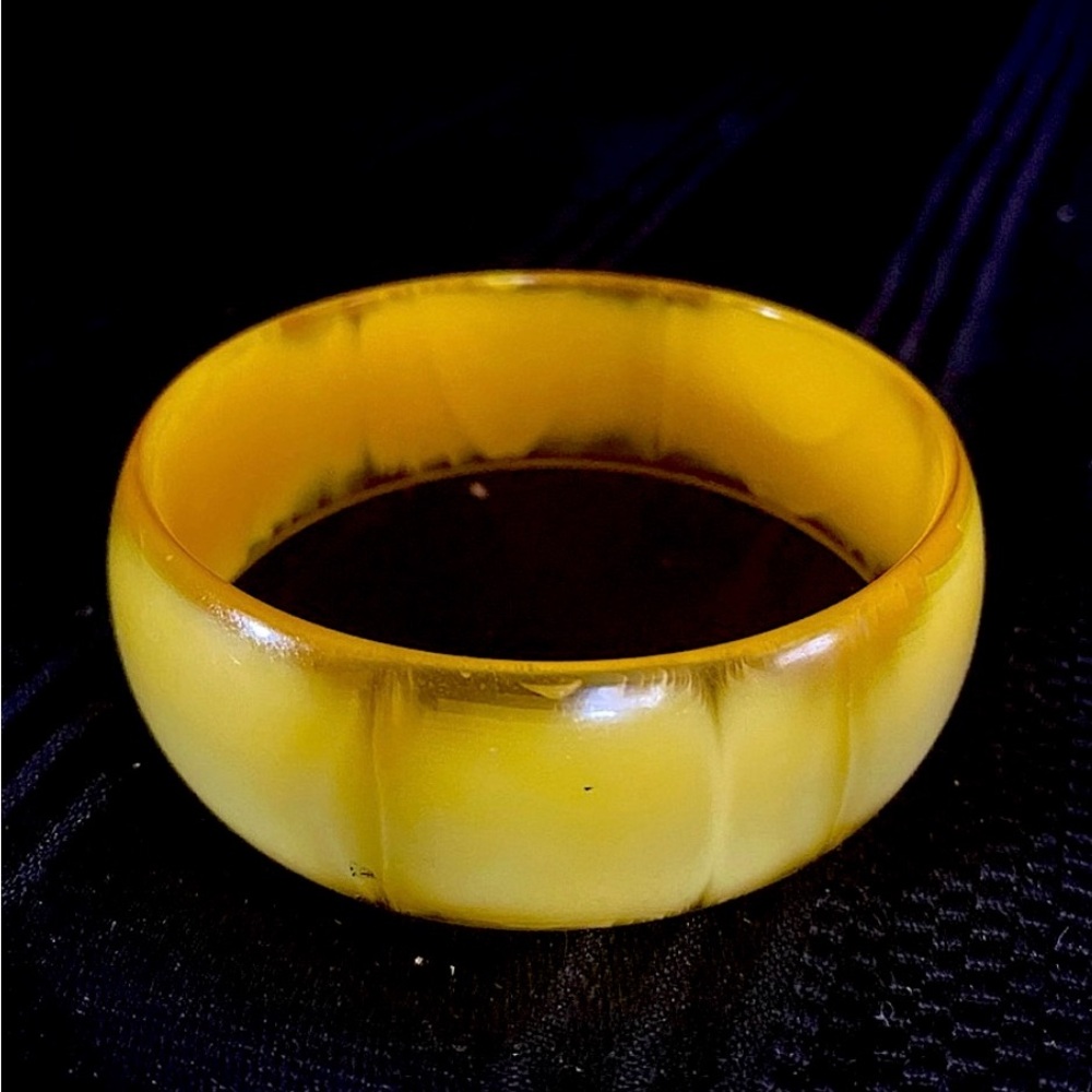 Solid Bakelite Bangle Creamy Yellow Polished Surf… - image 1